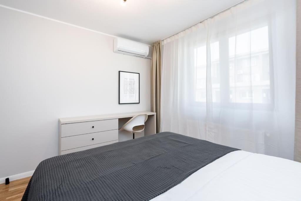 Sunny 2Br Flat - Top Location - Stunning Views Bucarest Exterior foto