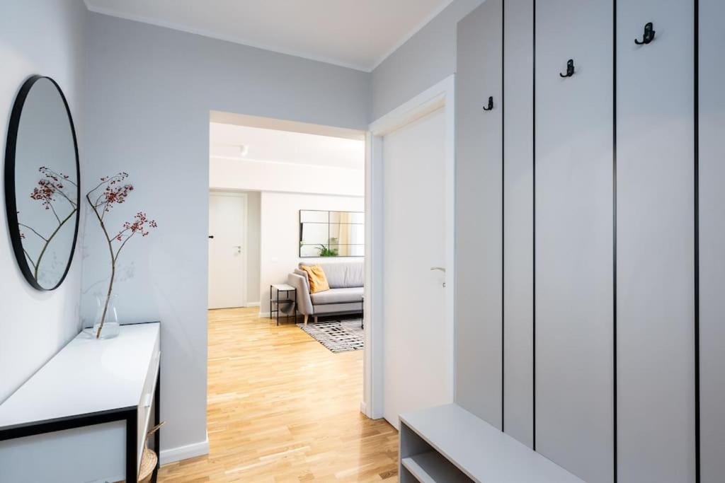 Sunny 2Br Flat - Top Location - Stunning Views Bucarest Exterior foto