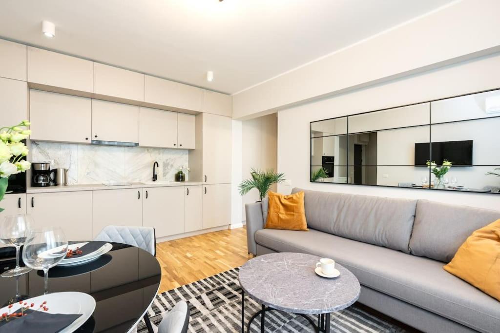 Sunny 2Br Flat - Top Location - Stunning Views Bucarest Exterior foto